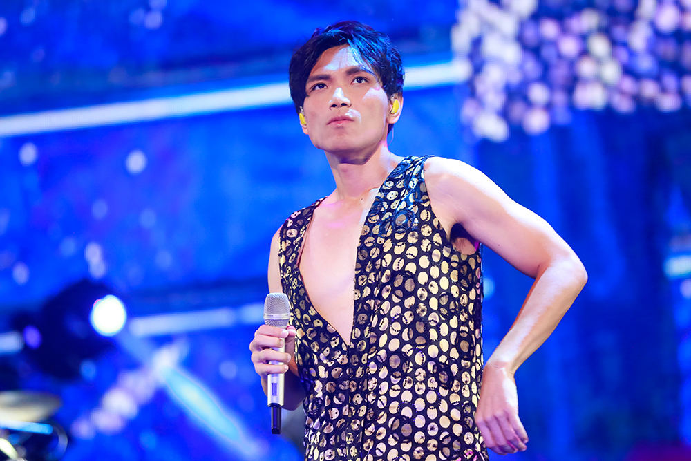 |演唱会足足迟到“2小时”之久，忘词还要耍大牌，现终于“凉凉”了！