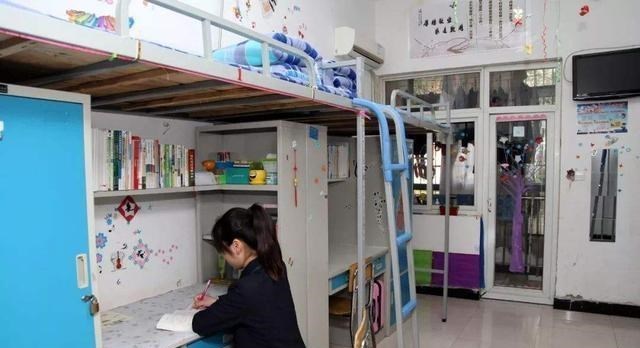 宿舍|大学宿舍起床最早的，多半是这3类人，最后一种宿管阿姨想吐槽！