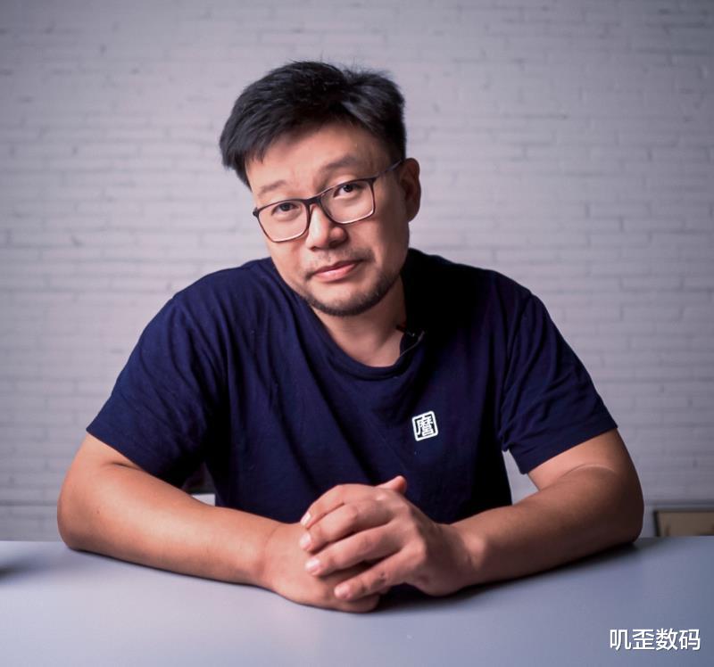 罗永浩|罗永浩：卖苹果手机被骂，卖华为小米也被骂，李楠的吐槽一针见血