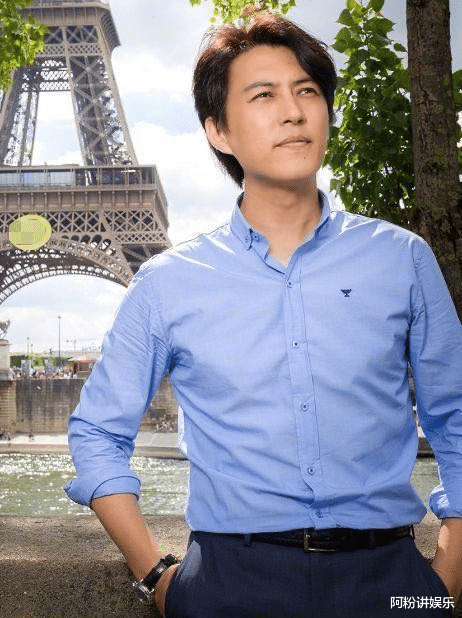 「靳东」41岁靳东撞上26岁肖战，相差15岁穿同款大衣完全不能比，太帅了！