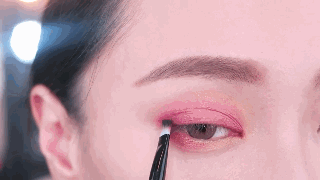 眼线|BAO美啦|宋慧乔都没整明白的全包眼线,Jennie咋玩的这么顺手?