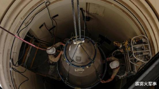 太平洋|2艘航母秀肌肉被无视后，美国恼羞成怒发射导弹，太平洋传来巨响