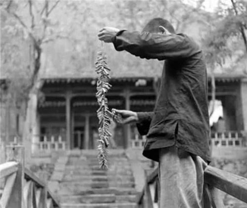 陈毅|1947年的包办婚姻:都是未成年,女方妆容太辣眼,电视剧都拍不出