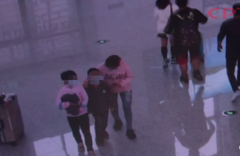 结婚|浙江一9岁男孩被亲爸扔在火车站！得知真相，网友炸锅了