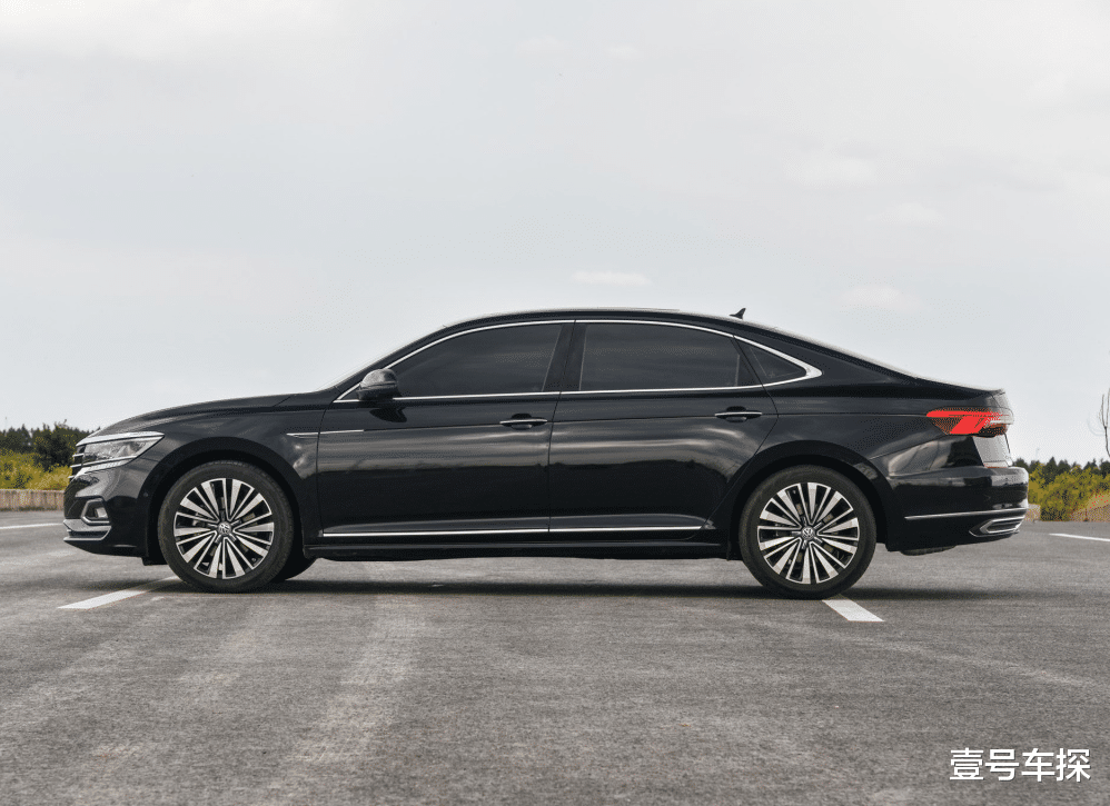 #大众帕萨特#大众帕萨特、迈腾双双“下马”，谁该为它们销量崩盘“背锅”？