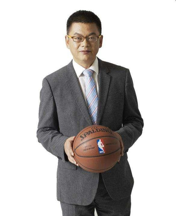 中国足球|美团王兴吐槽男足引热议，苏群：中国足球不是痰盂，想吐就吐一口