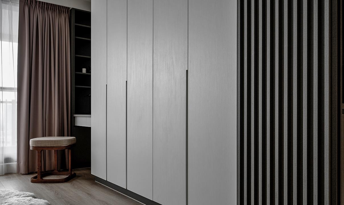 []骑行爱好者的高级灰美宅，122㎡，用设计将美好踪迹延续到每一天！