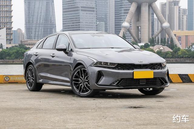 起亚K5|2.0T+8AT够不够意思?人人都说比雅阁还要帅,关键顶配只需20万!