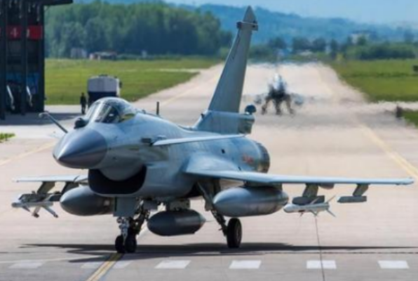 歼-10|不允许歼10出口伊朗，与F16差距有多大？结果令人吃惊