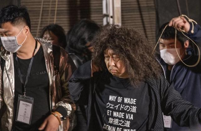 「曹云金」《欢乐喜剧人》于谦疑暗讽干儿子曹云金：你以为你一退赛就火了？