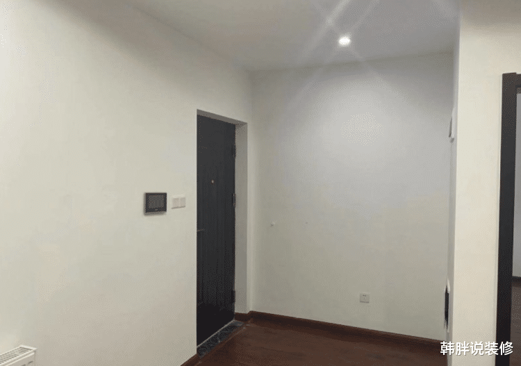 「」120㎡三居室,全屋木地板配白墙,这样普普通通的简装12万贵吗?