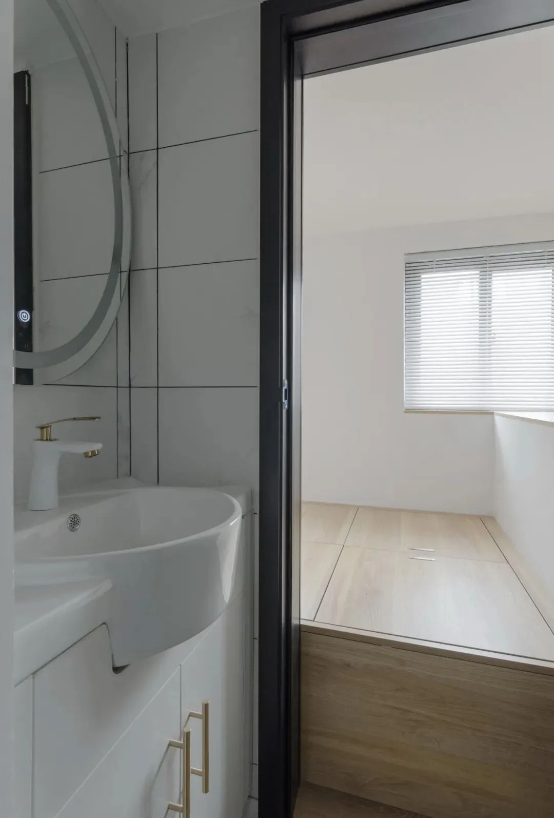 |54㎡复式小户型，原来蜗居也有春天，改造效果堪比豪宅！