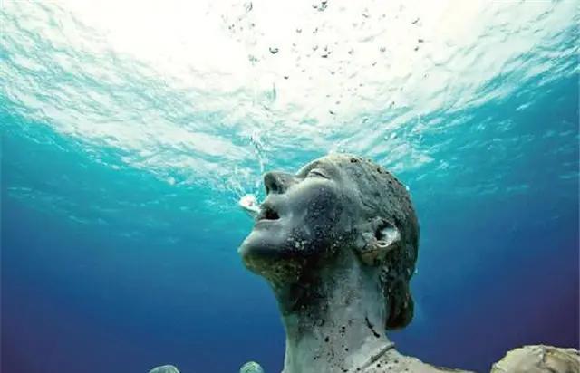 「科学家」海底发现神秘人，科学家潜心研究后，人类或并非唯一文明！