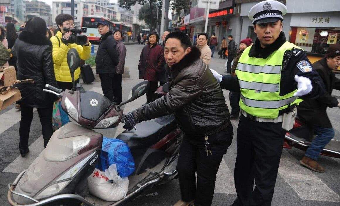 电动车:电动车终于有这条规定了,一次罚款500,开汽车的乐坏了