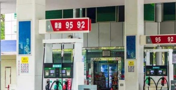 「锂离子电池」国六新油或将“取代”92号油？看到新油品名字，车主眉头皱成一团