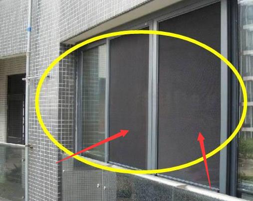 「」你家里还装窗纱吗？太落后了，如今都流行这样，漂亮又实用