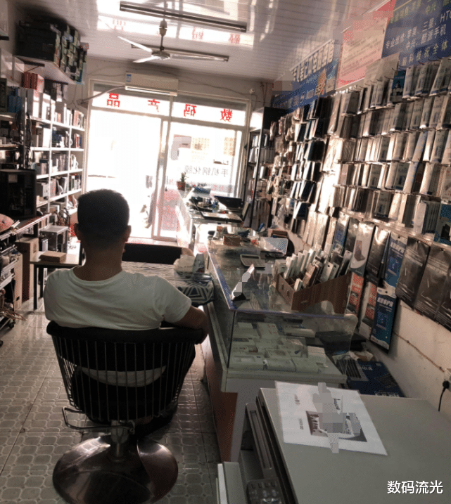 iphone12|配置上64G内存没有固态硬盘，我以为写错了，客户：你不懂电脑！