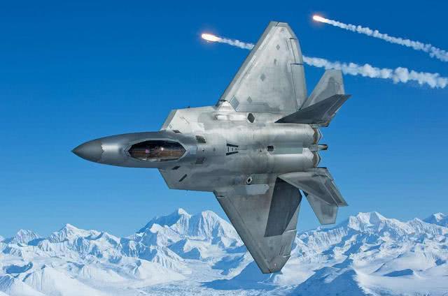 「F-22」刚被中国雷达锁定到，美军F22战机就坠毁，张召忠此前早已预测
