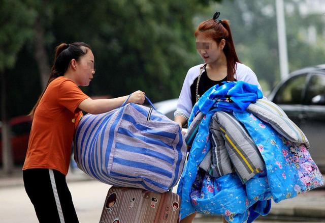 大学|大一新生开学，学长多半会抢着帮这4类学生拿行李，快看你中了没