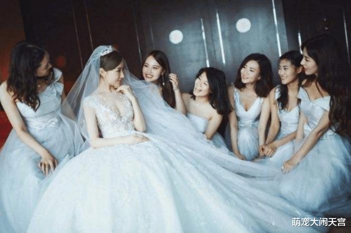 抖音最“淡定”伴郎火了，给伴娘戴胸花的那一刻：兄弟，拿稳了！