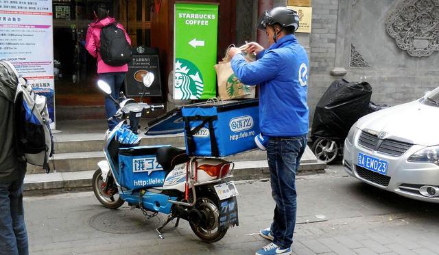 蚂蚁蝈蝈 外卖员深夜送餐吵醒保安被打死，底层的劳动者，穷人何苦为难穷人