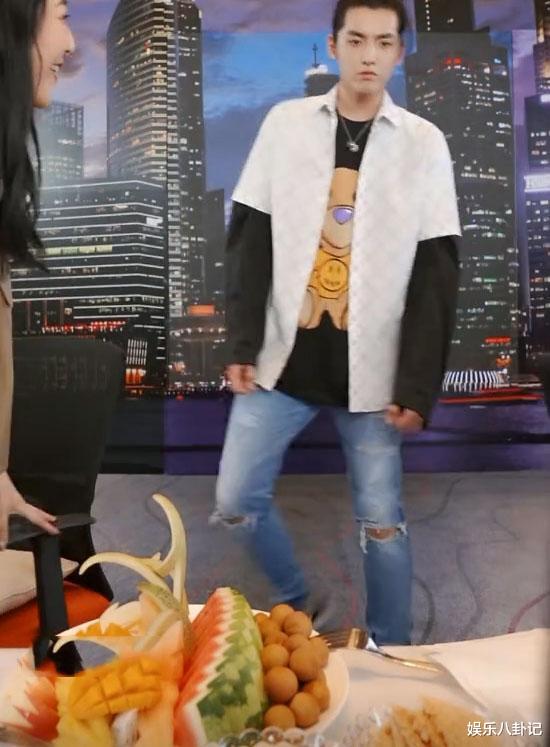 吴亦凡：吴亦凡现身薇娅直播间变吃播，这碗真够大，论身高谁与他比谁尴尬