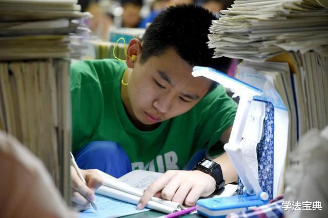 「」高考最后几天,还有必要熬夜学习吗?班主任:调整作息才是硬道理