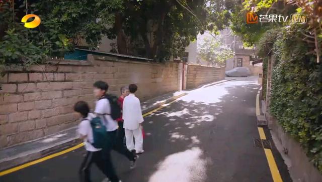 以家人之名|《以家人之名》恶婆婆成团了，凌霄外婆算啥，这位一句话把网友气疯