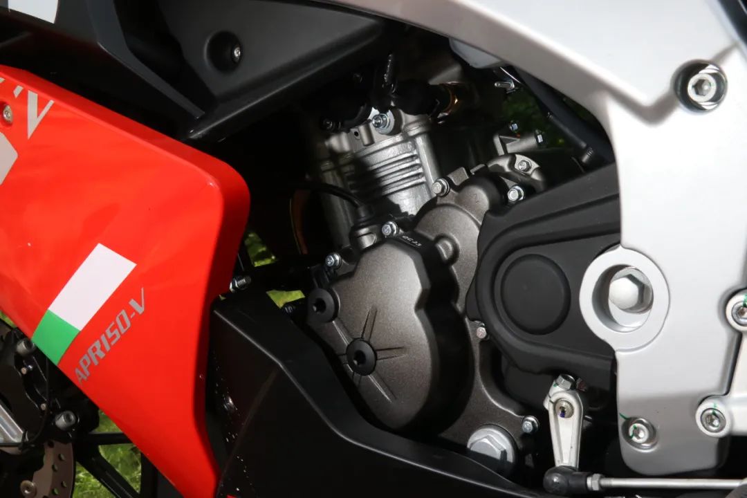 [动力]大虾拧车：首测2020款阿普利亚GPR150 ABS，还是那个味儿