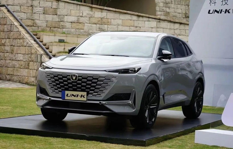 长安汽车|长安再次造出“颜值帝”，长近4米9，蓝鲸2.0T+爱信8AT，明年上市