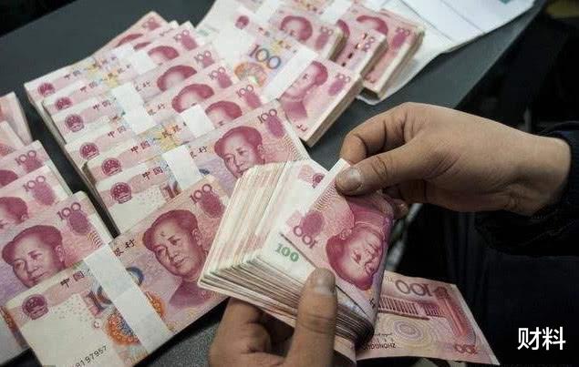 ##存钱与不存钱的2个人，有何不同？专家：10年后“差距”一目了然