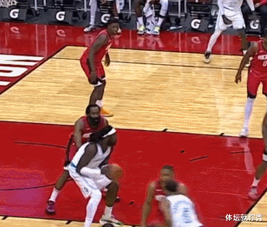 詹姆斯·哈登|哈雷尔背打哈登!一顶没动,二顶发愣,再顶球没了,塔克看的真着急