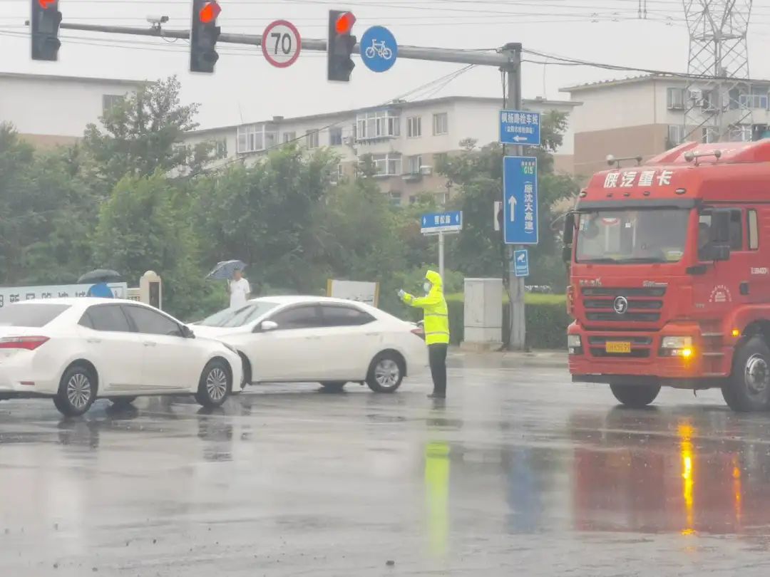 沈阳晚报|刚刚！沈阳发布暴雨红色预警！全市转移1136人，部分景区停业……