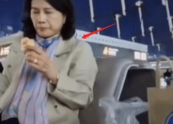 机器人|董明珠出差自带零食，任正非坐地铁：越是干大事的人，生活越普通