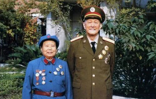 历史揭秘@他是中国唯一“六星上将”,妻子现今100岁,儿子一省长一少将