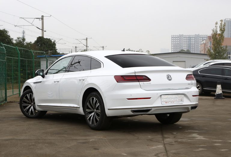 大众CC|大众的“冷门车”，暴跌5万无人问，比迈腾帅几倍销量却很尴尬