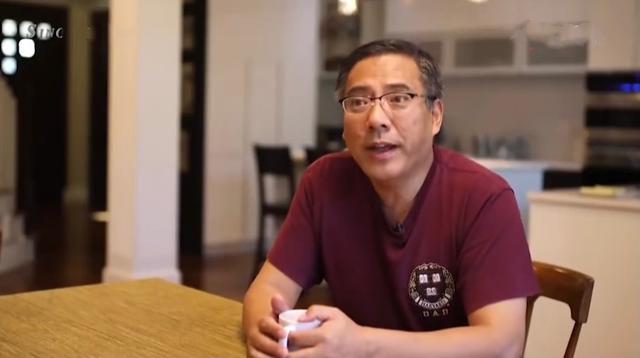 学霸|学渣儿子成哈佛学霸，父亲大方谈心得：9点前睡觉，狠抓小学教育