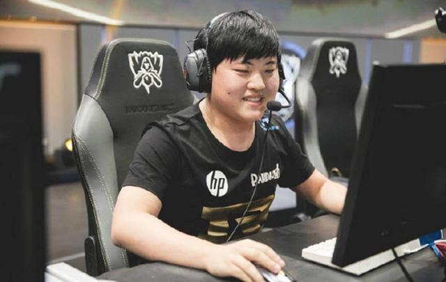 李炫君▲RNG.圣枪哥连接中？或将携手UZI剑指夏季赛，这个人爆出猛料