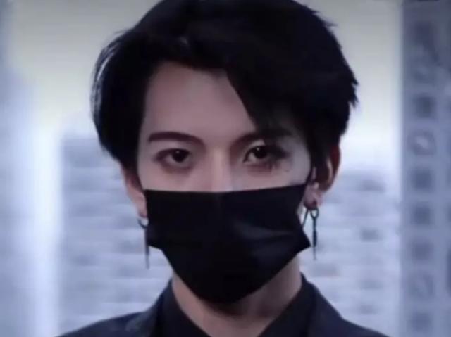 邓伦|网红直播纷纷被打回原形，前后形象判若两人，网友大呼“照骗”