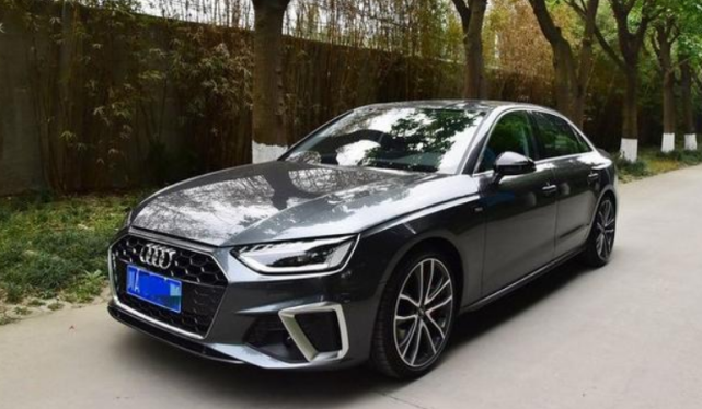 「奥迪A4L」新一代奥迪A4L真香!金属灰显运动豪华,网友:开它比奔驰还帅