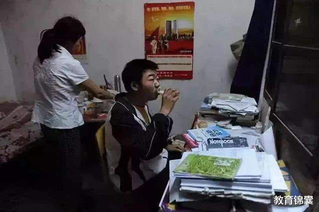 陪读|孩子升高中，需要陪读吗？过来人的经历，值得参考