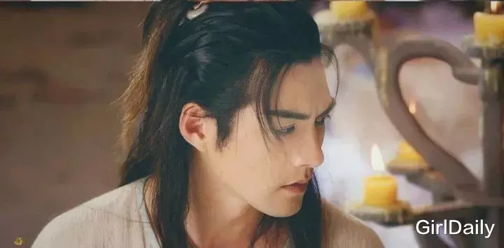 「钟汉良」钟汉良和小16岁谭松韵“官宣恋情”，我却想起当年的绝世白月光……