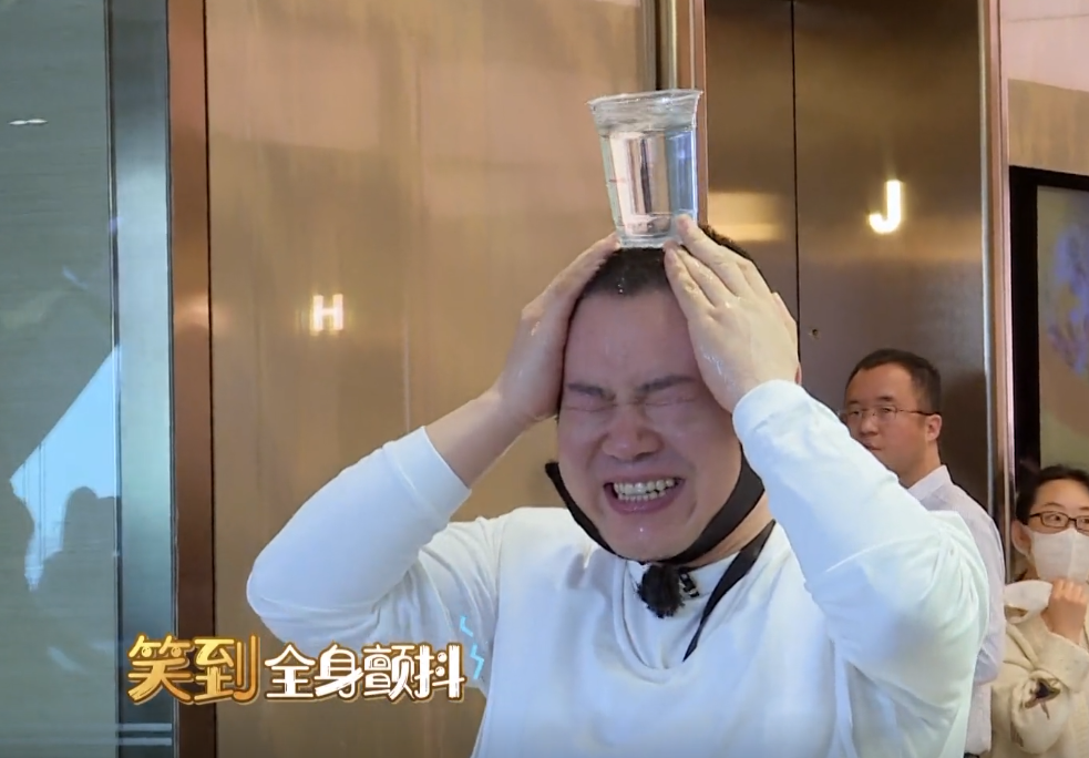 【岳云鹏】在鸡条睡觉是耍大牌?岳云鹏在《向往的生活》给出了原因,五个字