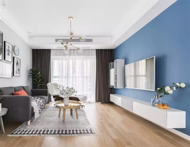 【】电视柜别选太复杂的,这些悬空款的电视柜,让客厅更显宽敞