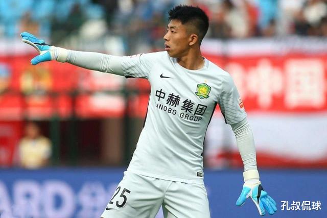 北京国安@他曾是北京国安力捧的新星，21岁就入选国足，如今已面临无球可踢
