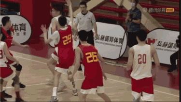 『余嘉豪』首场比赛开打了！余嘉豪狂轰17+11！这一点像极姚明