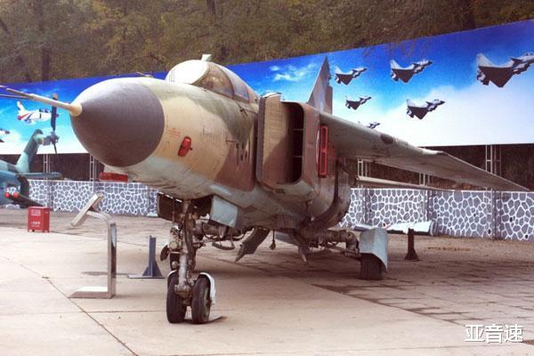 [辽宁省]歼10曾有两侧进气布局，4个方案5种发动机，为何选择今天的猛龙？