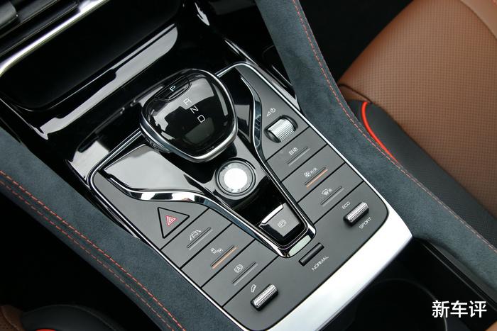 宋plus|比亚迪宋PLUS燃油版实拍:全新中型SUV,预定爆款席位