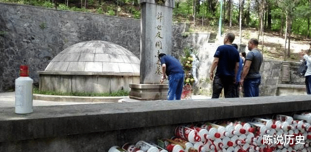 许世友|许世友葬礼级别有多高？大军区司令员的花圈，按资历放不进礼堂！