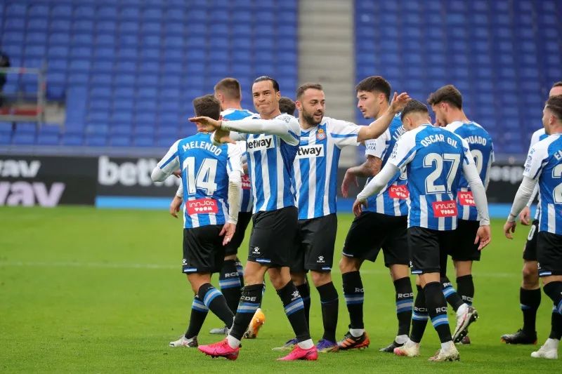 西班牙人|42-19！西班牙人疯狂完爆对手，力争拿下4连胜+稳居榜首